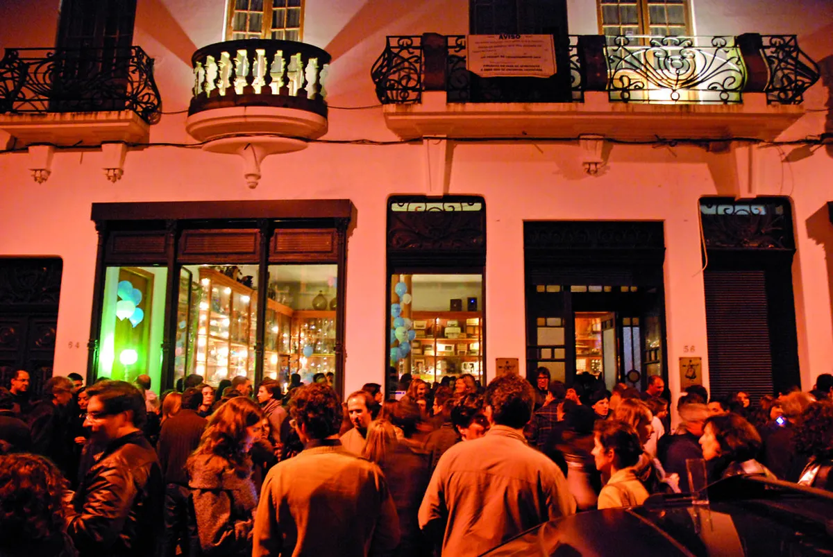 Porto Nightlife Safety: Stay Secure on Your 2025 Trip