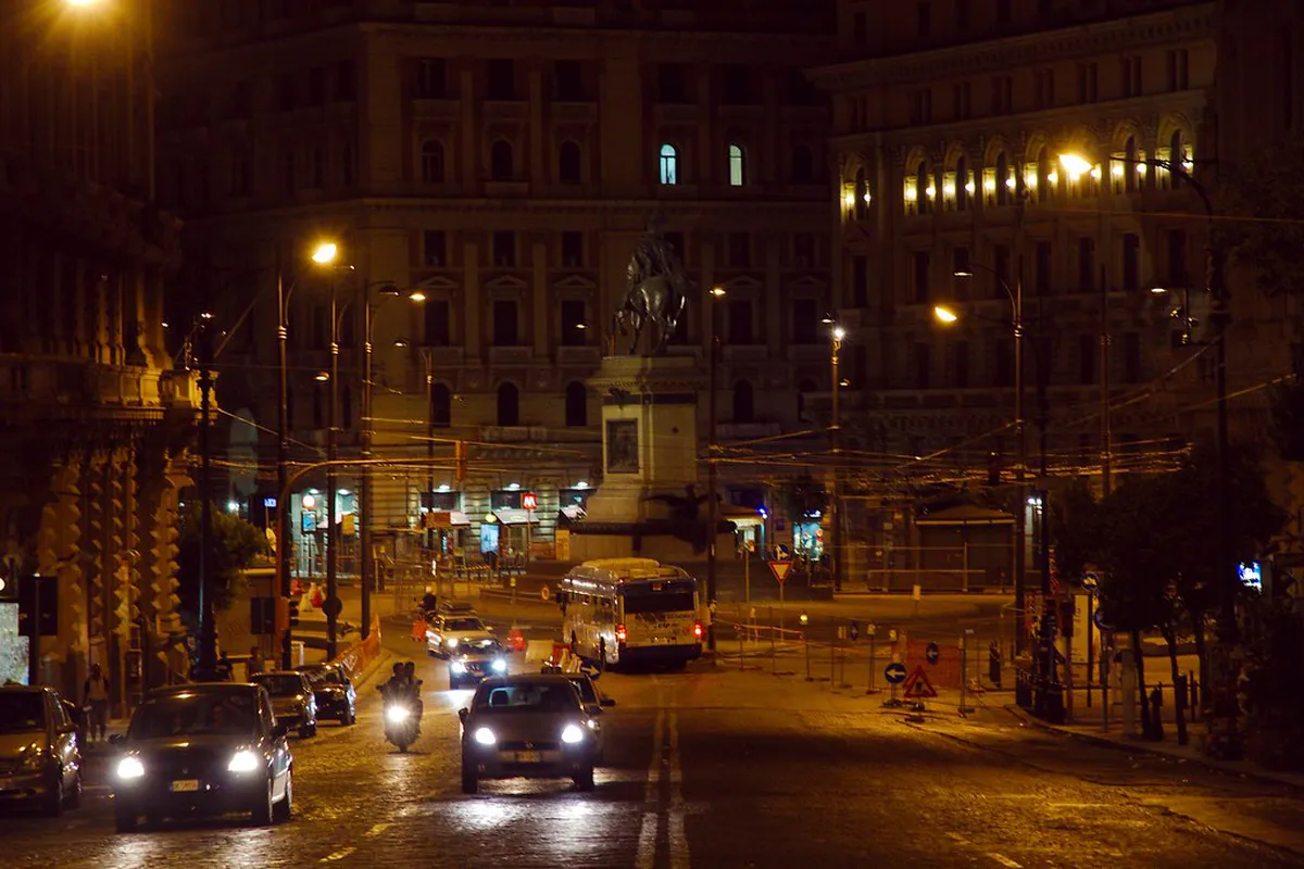 Rome Night Transport Guide: Navigating the City After Dark