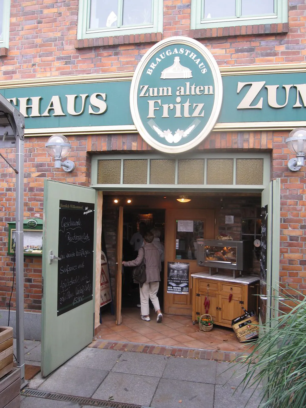 Rostock Pubs: 2025 Opening Hours & Nightlife Guide