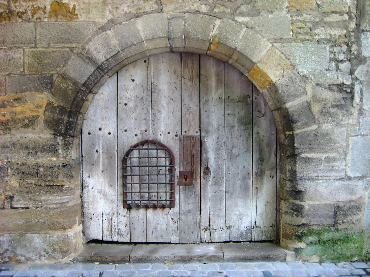 Rothenburg Bar Opening Hours & Late-Night Charm in 2025
