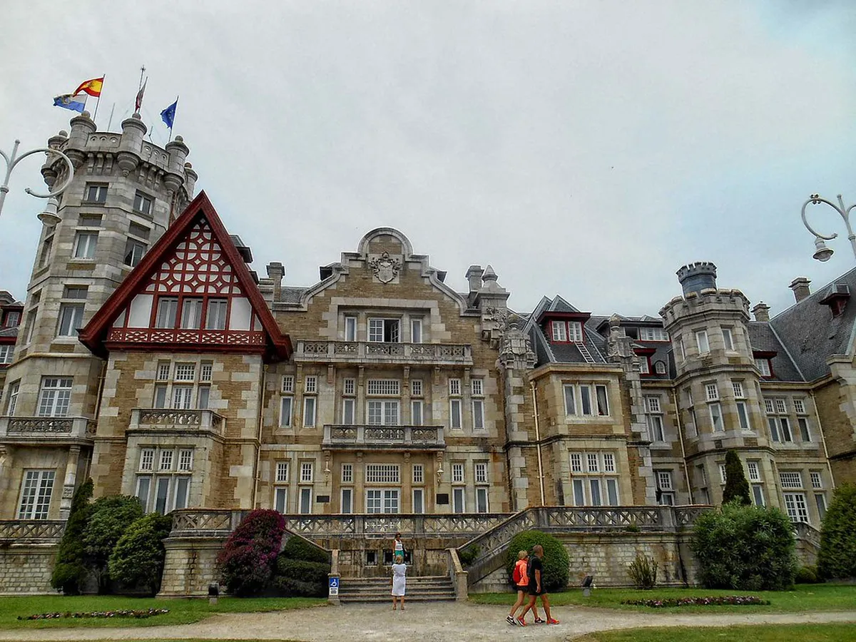 Santander Beachfront Bars: Your Ultimate Coastal Guide 2025