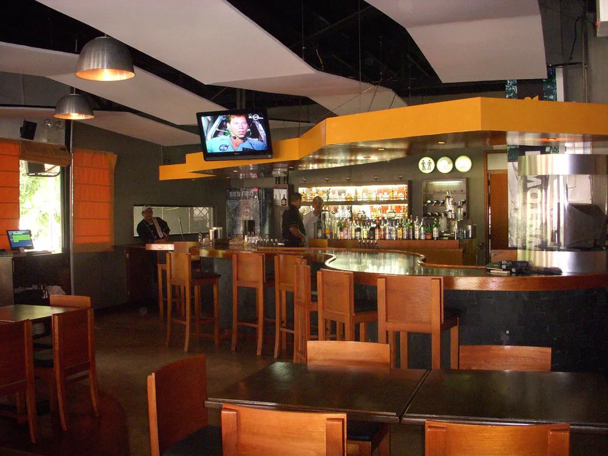 Segovia Bars Guide: Best Spots for Drinks & Nightlife in 2025