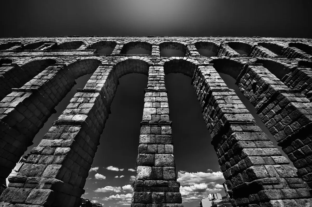 Segovia Nightlife 2025: Bars, Clubs & Late-Night Fun