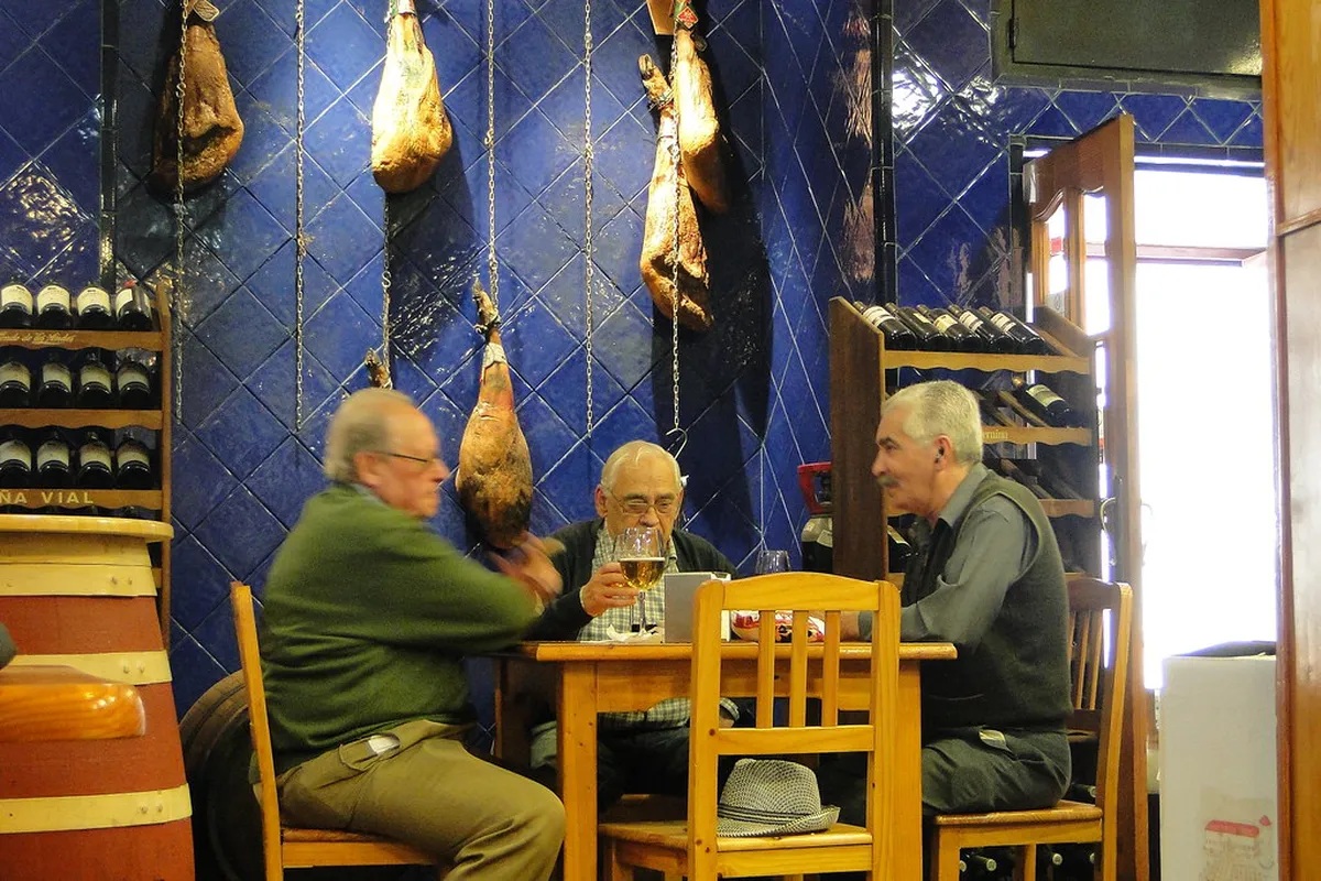 Your Ultimate Seville Pub Crawl Guide 2025