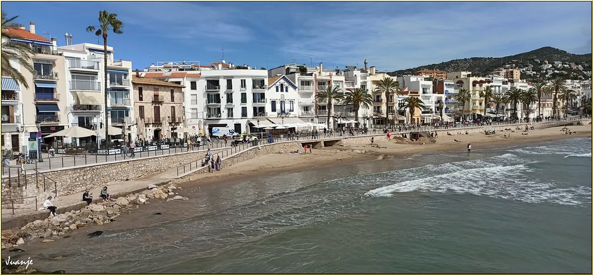 Sitges Club Dress Code: What to Wear for Nightlife 2025