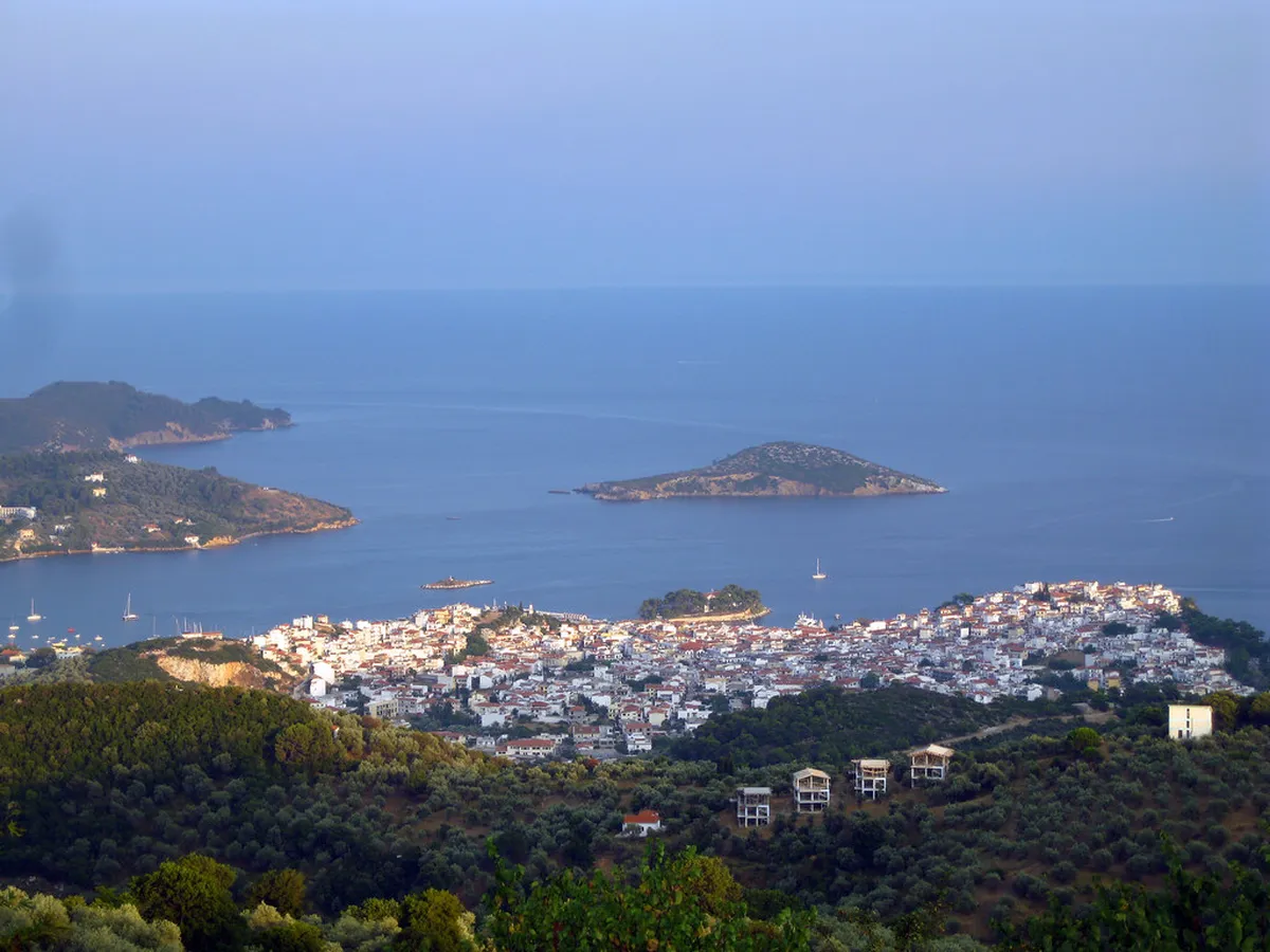 Discover Skiathos Town's Best Happy Hour Deals in 2025