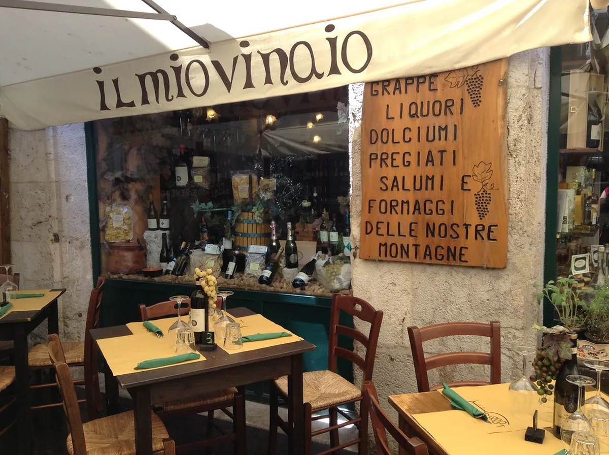 Spoleto Nightlife: Your Guide to Bars, Clubs & Fun in 2025