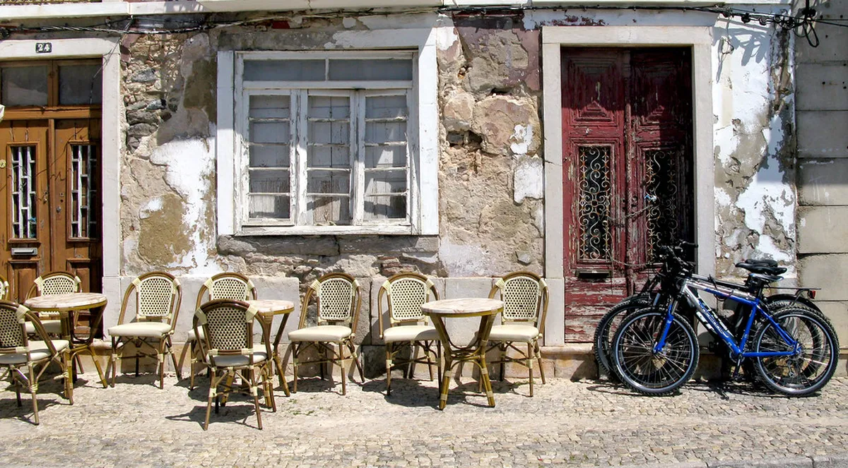 Tavira Bar Street Guide: Best Nightlife Spots & Tips 2025