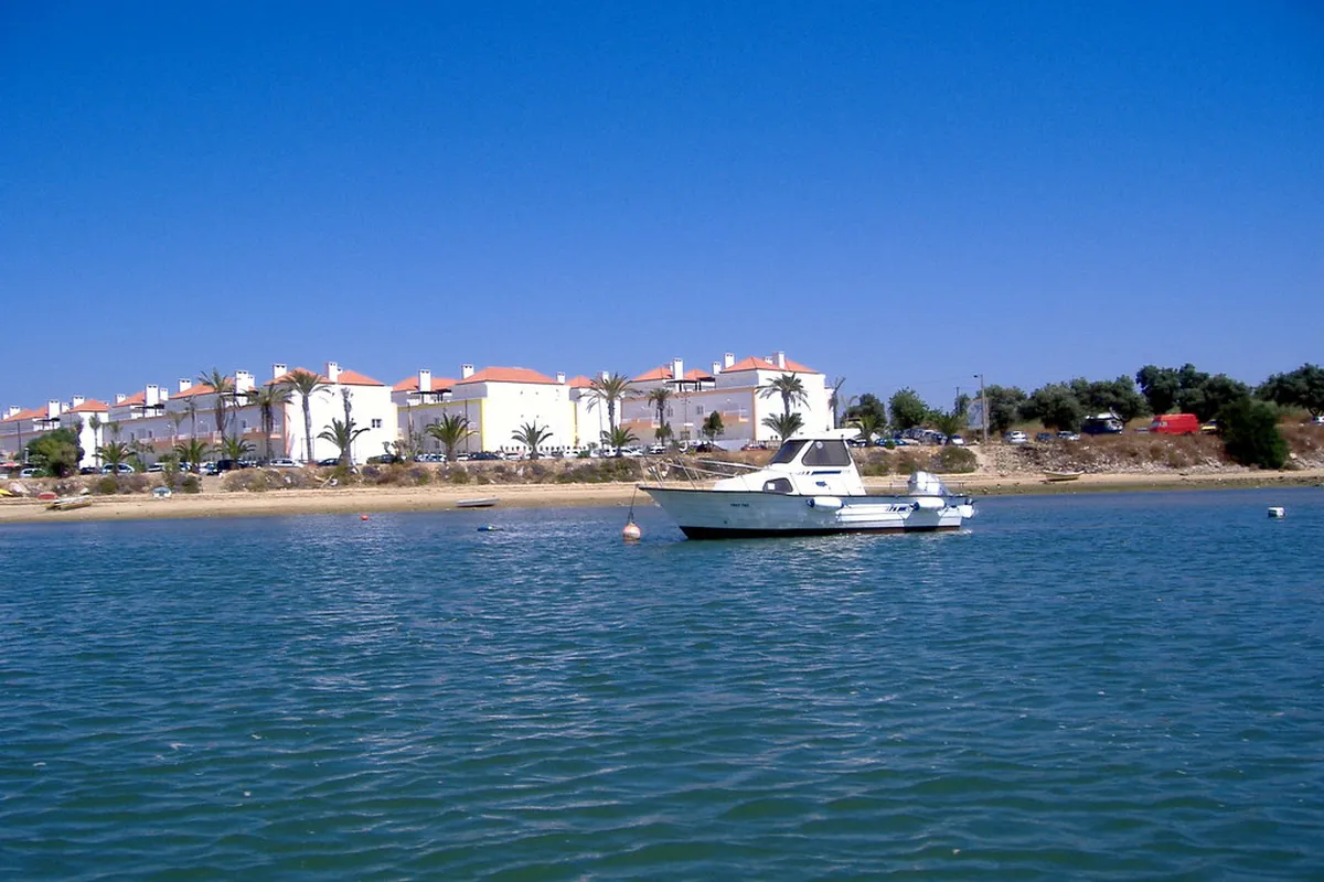 Discover Tavira's Best Local Nightlife Spots in 2025