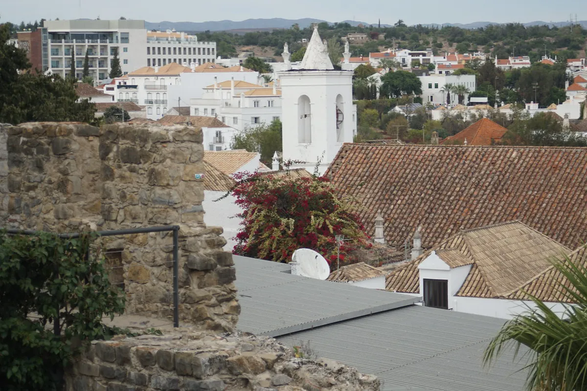Tavira Nightlife: Your Ultimate Guide to Bars & Fun in 2025