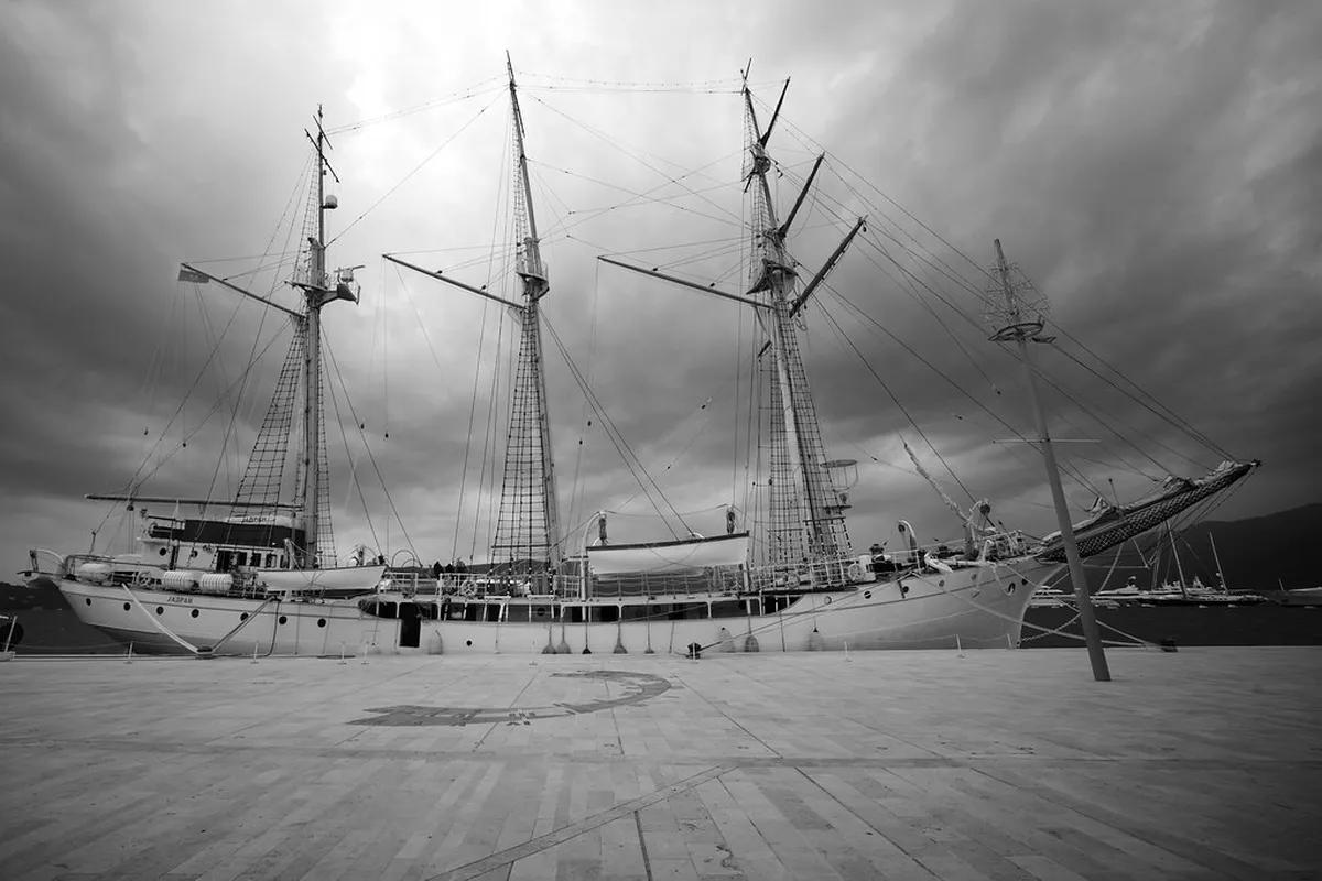 Tivat Nightlife Guide 2025: Bars, Clubs & Party Spots