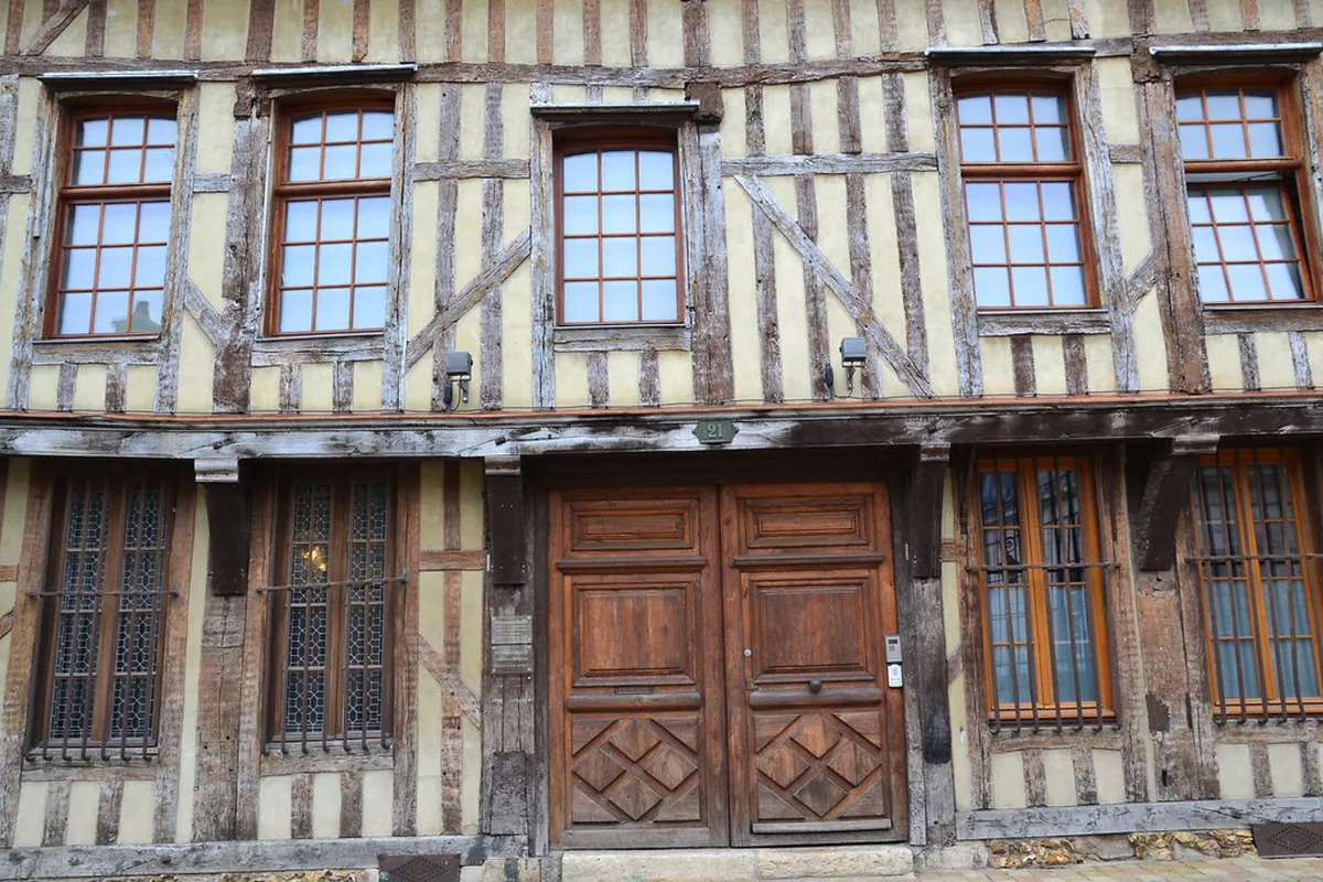 Explore Troyes Nightlife Districts: Your Ultimate 2025 Guide