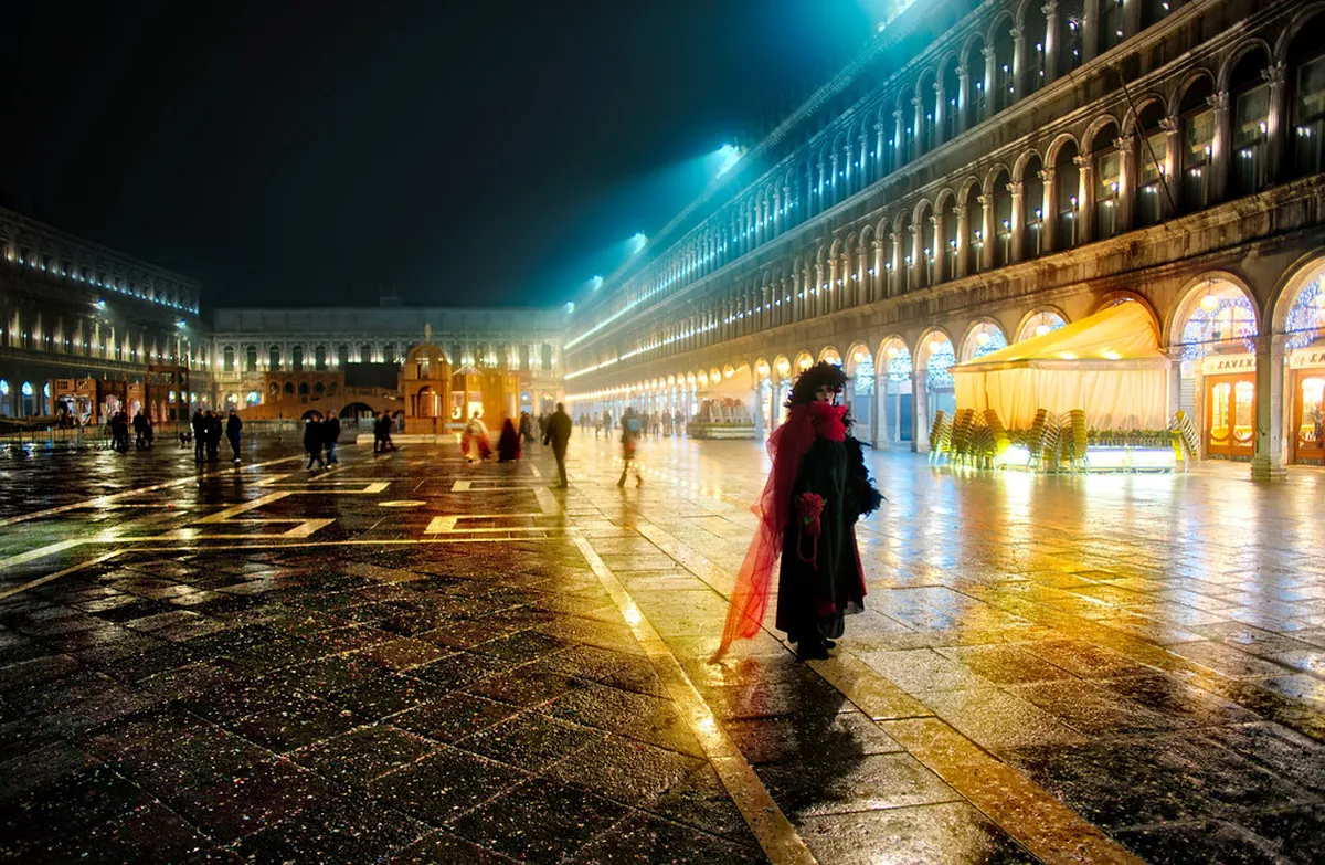 Venice Nightlife Guide 2025: Bars, Music, & Evening Fun