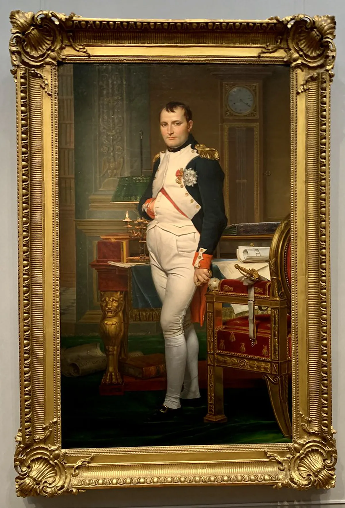 Versailles Club Dress Code: Your 2025 Nightlife Style Guide
