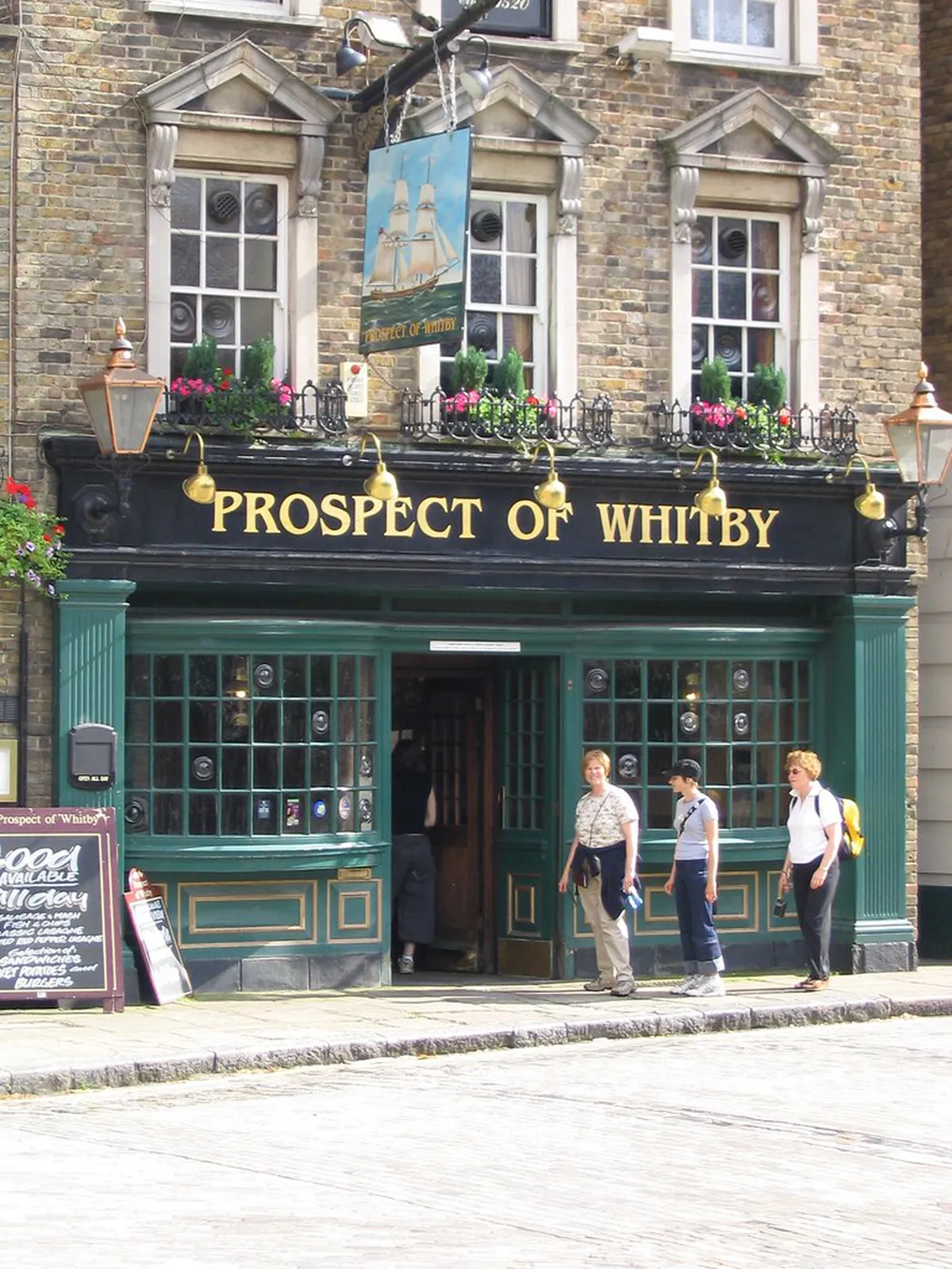 Your Ultimate Whitby Pub Crawl Route Guide for 2025