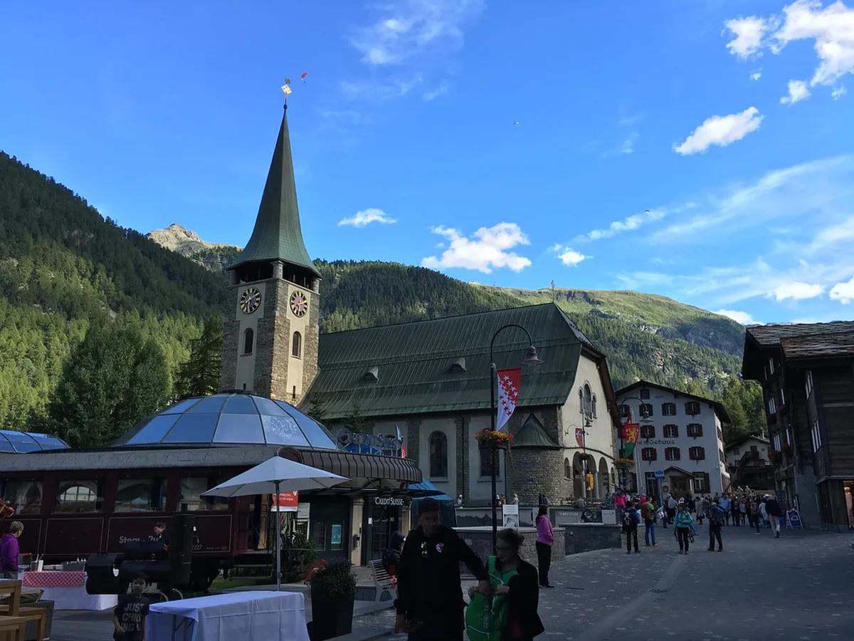 Zermatt Apres-Ski Guide 2025: Best Bars & Nightlife