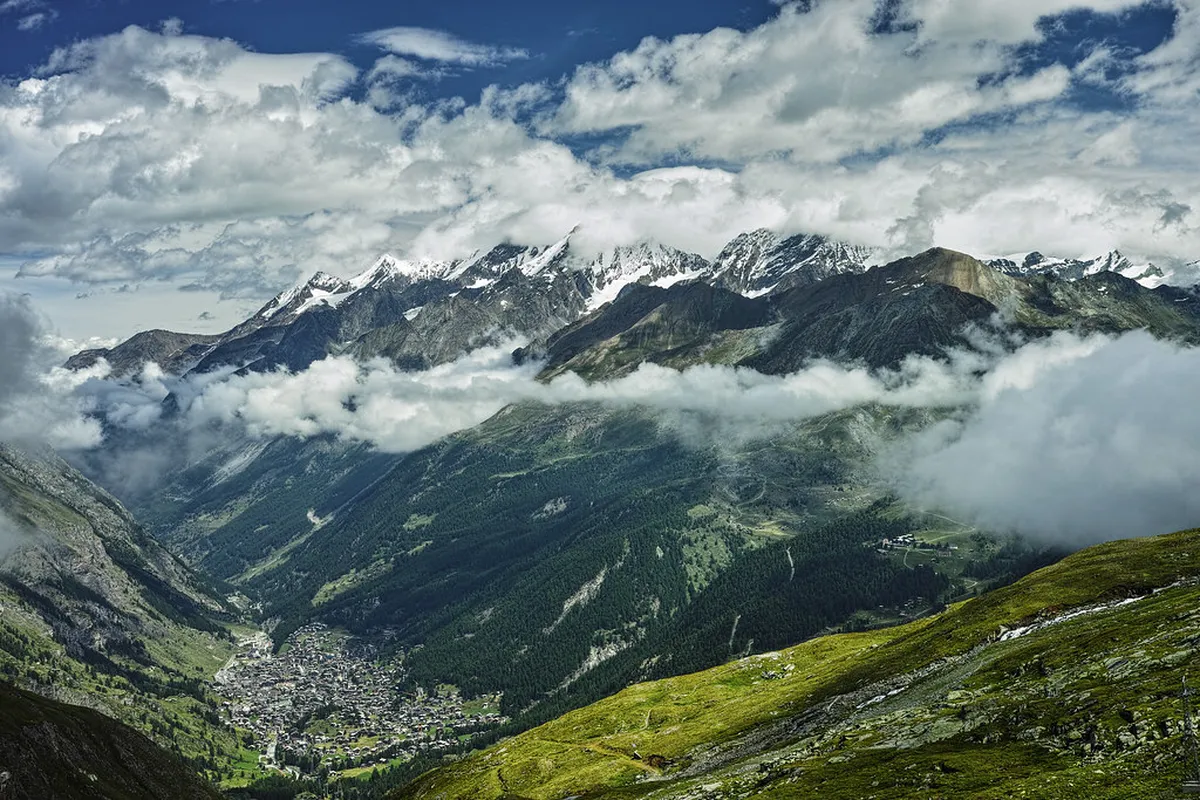Zermatt Nightlife 2025: Guide to Bars, Clubs & Après-Ski