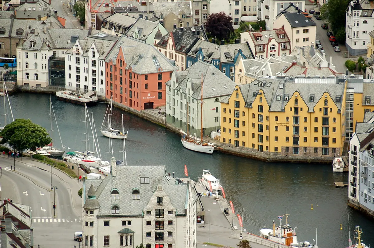 Ålesund Club Dress Code: What to Wear for a Night Out in 2025