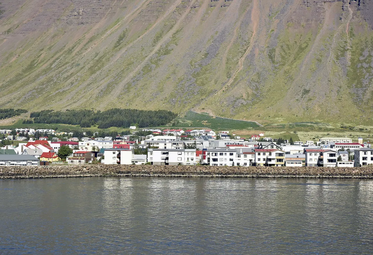Discover Ísafjörður's Unique Nightlife in Iceland 2025