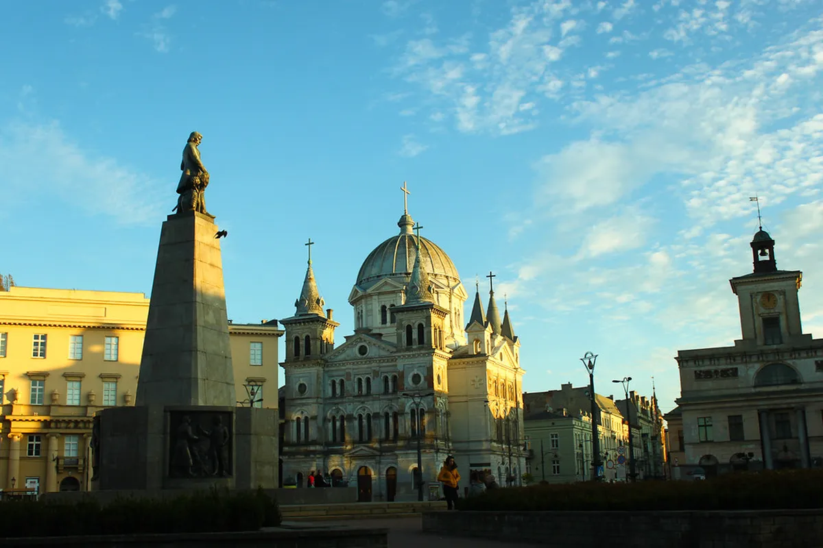 Łódź Nightlife: 2025 Opening Hours & Best Party Spots